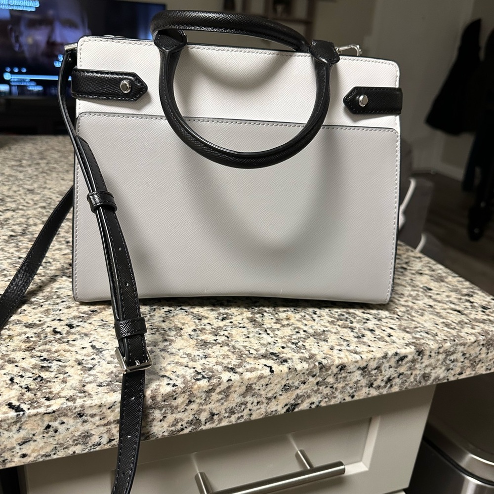 Kate Spade purse - Picture 2 of 3